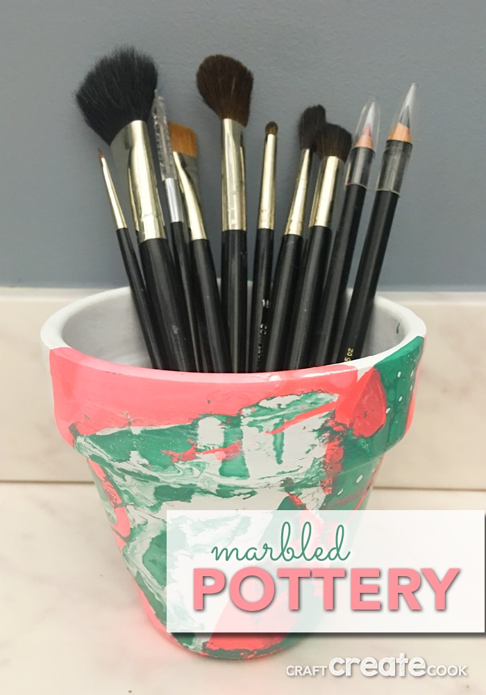 This faux marbled pottery pot will add a splash of color to your home decor! This simple and quick DIY project will have you smiling in no time!