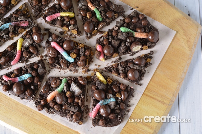 Whether you're having a garden party or a fun dirt birthday party, you'll want to make this easy chocolate dirt bark.