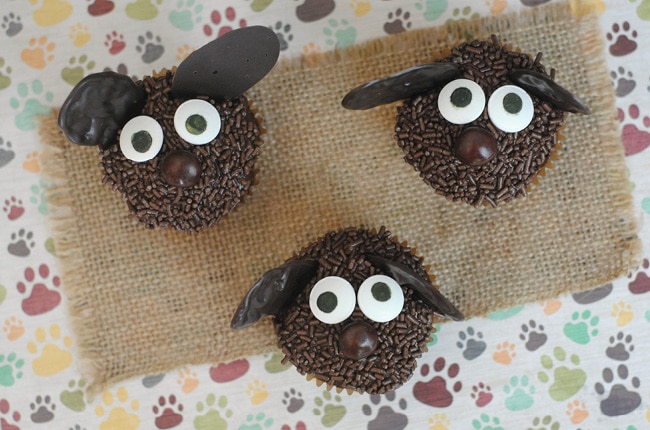 Kids will love these adorable Secret Life of Pets Duke Cupcakes!