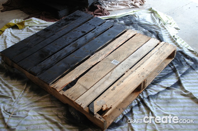 This inexpensive DIY outdoor pallet furniture is easy to make and easy on your budget!