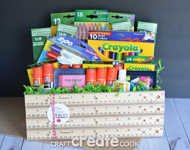 This back to school teacher gift is perfect to show your appreciation to all the hard work your teacher does!