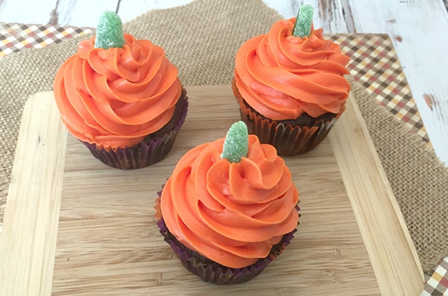 These pumpkin Halloween cupcakes are as easy to make as they are to eat!