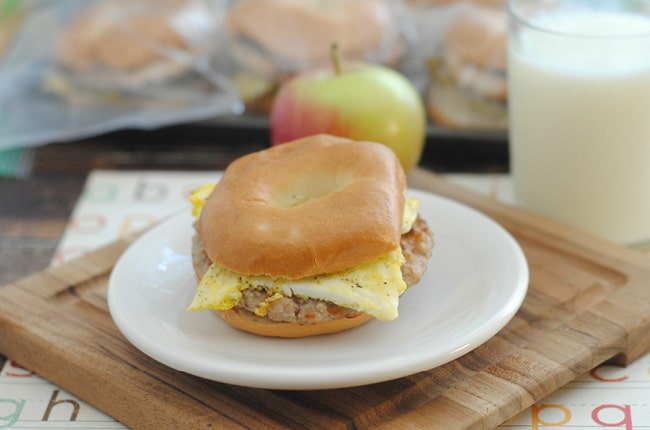 Your family will love these delicious and easy DIY breakfast sandwiches!