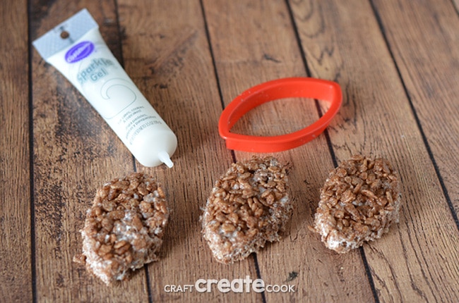 These football party rice krispie treats are perfect for making for your own family or to take to the next big game party you get invited to. 