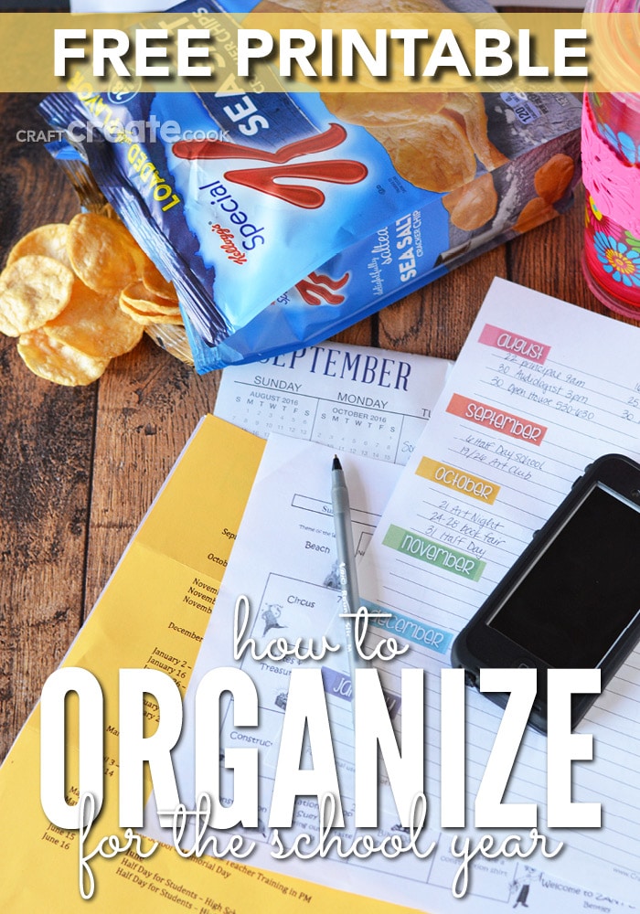 You CAN be organized this school year with our free printable! How to organize for the school year.