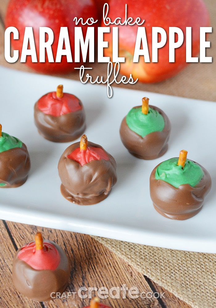 These no bake caramel apple truffles are perfect for your fall dessert table!