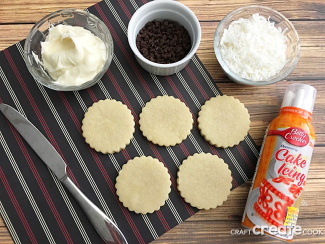 These Snowman Sugar Cookies will take your sugar cookies to a whole new level this Christmas.