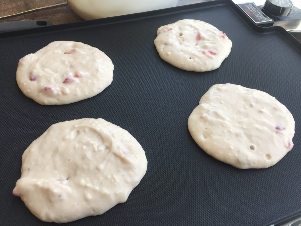 Your family will love these healthy strawberry Greek yogurt pancakes!