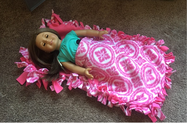If your little girl is in love with her American Girl Dolls, she will love this tutorial for an Easy No Sew American Girl Doll Sleeping Bag.