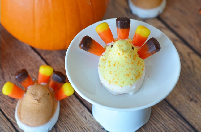 These turkey marshmallow peeps will be perfect for your Thanksgiving table!