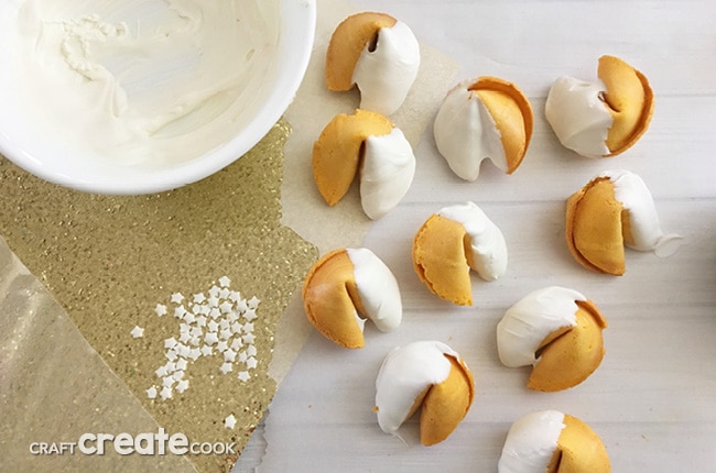 Need a fun and festive last minute treat for New Year's Eve? These New Year's Eve fortune cookies are easy to make and fun to eat!  