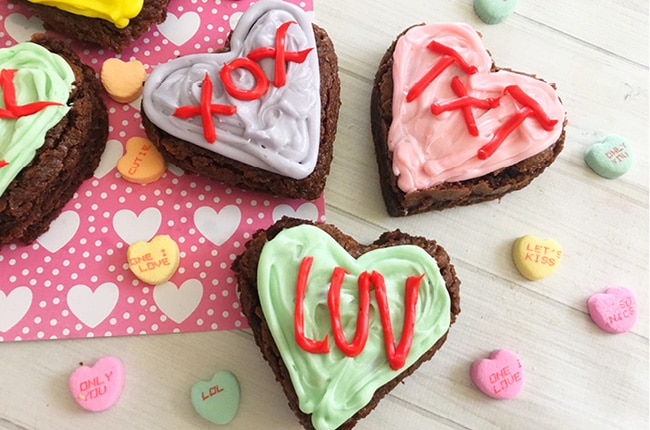 I love making desserts and crafts for Valentine's Day, these Conversation Heart Brownies were especially fun.