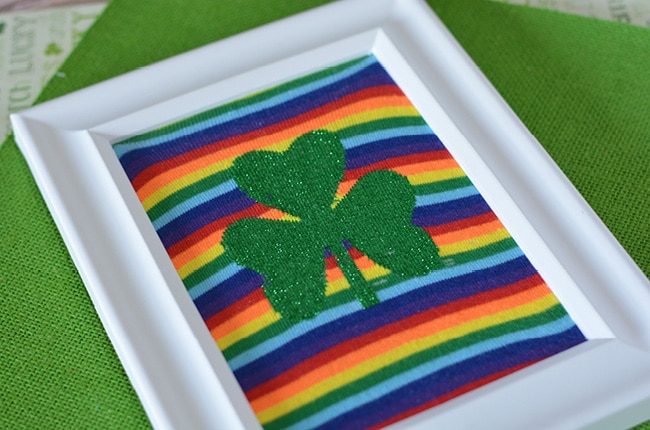 Our inexpensive and affordable 5 minute St. Patrick's Day Decorations are perfect for your home.