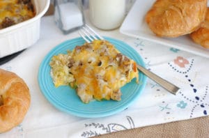 This sausage & tator tot breakfast casserole is perfect for weekend mornings!