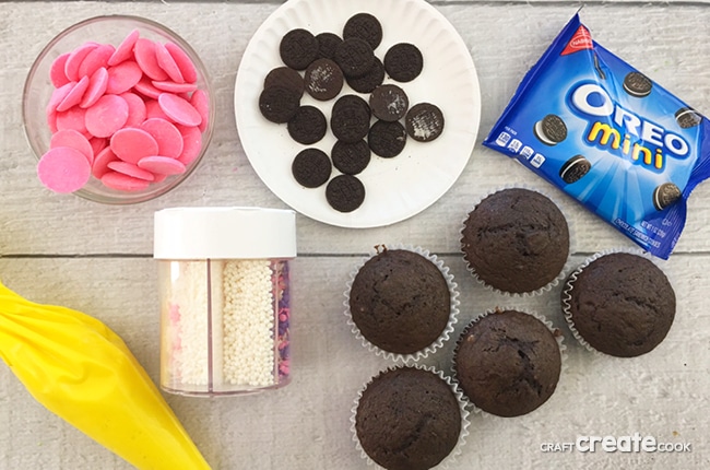 These Oreo Cookie Springtime Cupcake Flowers will be the perfect treat for a warm Spring day.