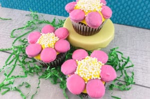These Oreo Cookie Springtime Cupcake Flowers will be the perfect treat for a warm Spring day.