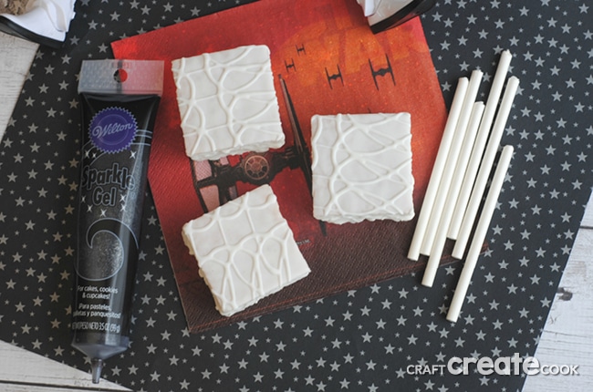 These Star Wars No Bake Storm Trooper Treats are the perfect treat for your Star Wars fan!