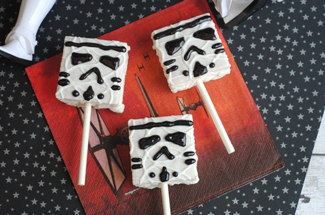 These Star Wars No Bake Storm Trooper Treats are the perfect treat for your Star Wars fan!