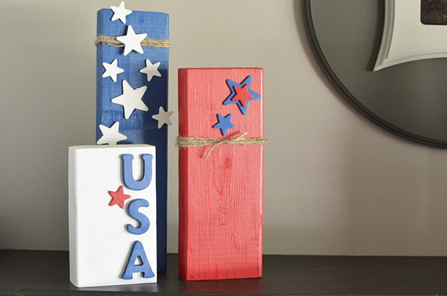 Using scrap 2x4s, you can make these simple and fun patriotic decorations for your home decor.