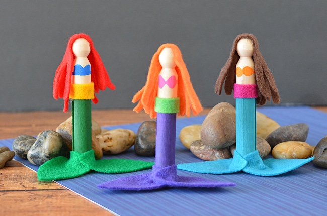 If you have a mermaid lover in your life, you need to make this mermaid craft together!