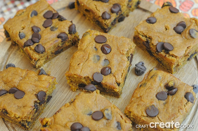 Chocolate chip pumpkin bars are perfect for dessert for any pumpkin lovers!