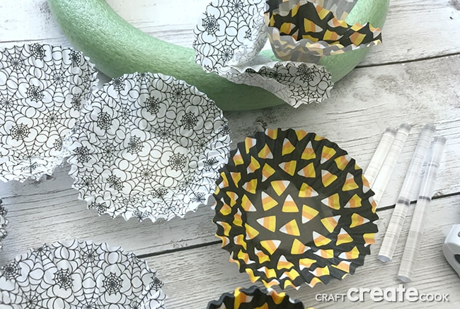 This Halloween wreath is the perfect addition to your Halloween decor!