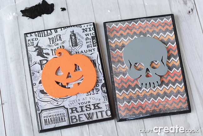 These wooden plaques are so easy to make you'll not only make them for Halloween but all holidays!