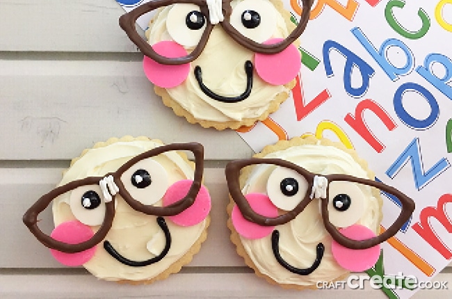 "Smart Cookie" Sugar Cookies are the perfect back to school treat for your kids first day of school.