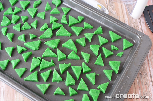 The kids will get a kick out of these edible witch warts for Halloween!