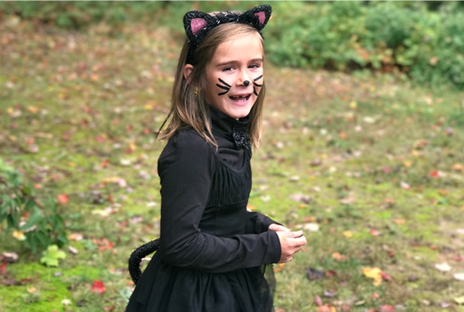This DIY Kids Kitty Cat Costume is perfect for any last minute parent!