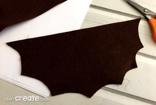 Cute Clothespin Bat Craft for Halloween - The Kindergarten Connection