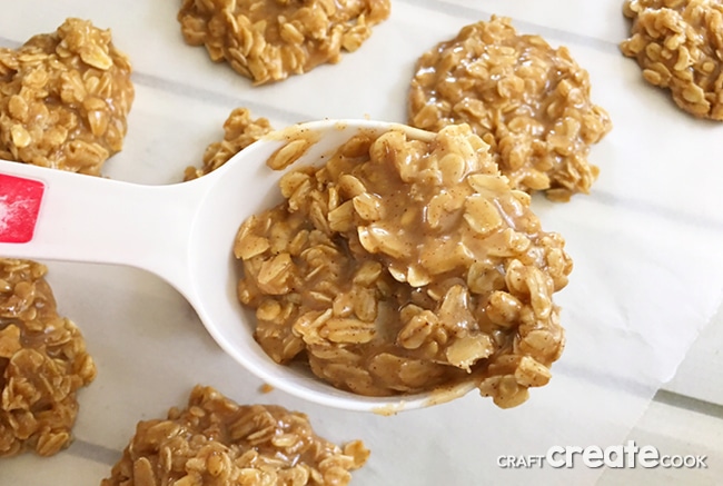 Get a fast pumpkin fix with these amazing Pumpkin Spice No Bake Cookies!