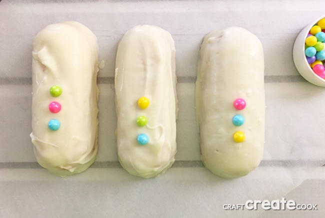 These Snowman Twinkie Treats are a perfect Winter treat that the kids will love.