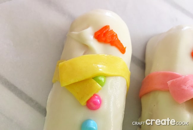 These Snowman Twinkie Treats are a perfect Winter treat that the kids will love.