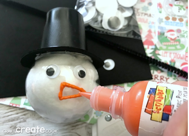 You’ll have so much fun make this affordable snowman ornament craft this holiday season.