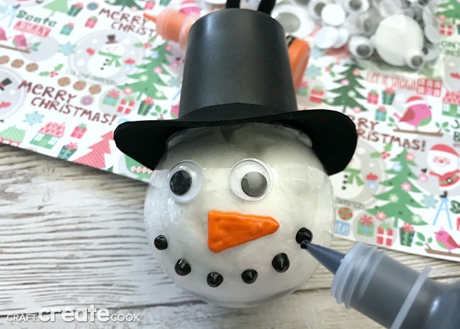 You’ll have so much fun make this affordable snowman ornament craft this holiday season.