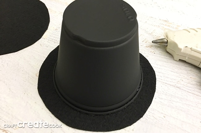 Our Thanksgiving Pilgrim Hat Kids Craft is easy to make and only takes a few materials.