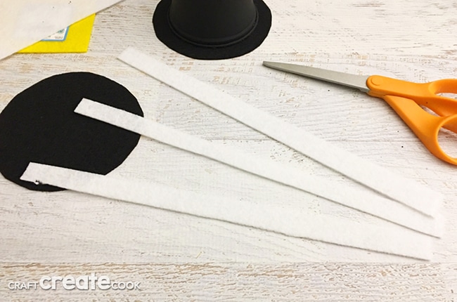 Our Thanksgiving Pilgrim Hat Kids Craft is easy to make and only takes a few materials.
