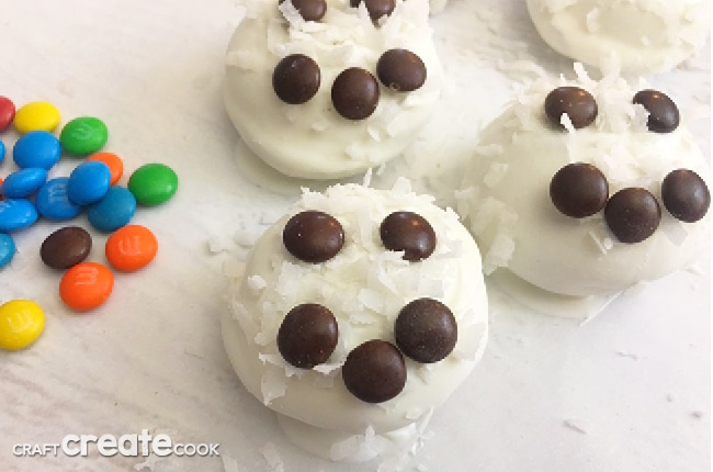 These White Chocolate Peanut Butter Snowmen are like building a snowman indoors.