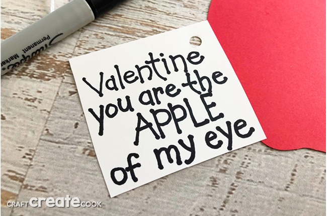 This Apple of My Eye Valentine is much more than easy, it is are fun and adorable, too.