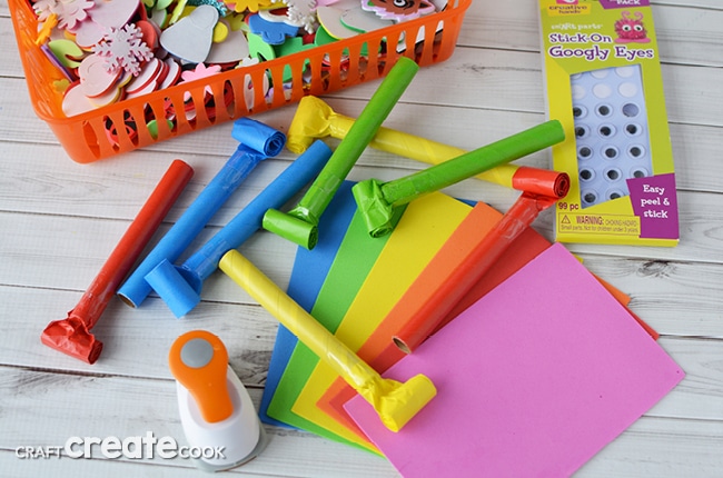 Let the kids use their imagination with our easy to make no sew finger puppets!