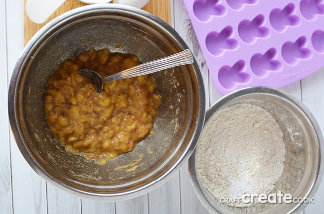 Perfect for lunch boxes or Sunday brunch, Easter bunny banana bread uses a traditional bread recipe in a cute pan!