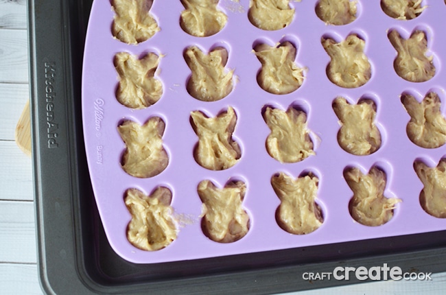 Perfect for lunch boxes or Sunday brunch, Easter bunny banana bread uses a traditional bread recipe in a cute pan!
