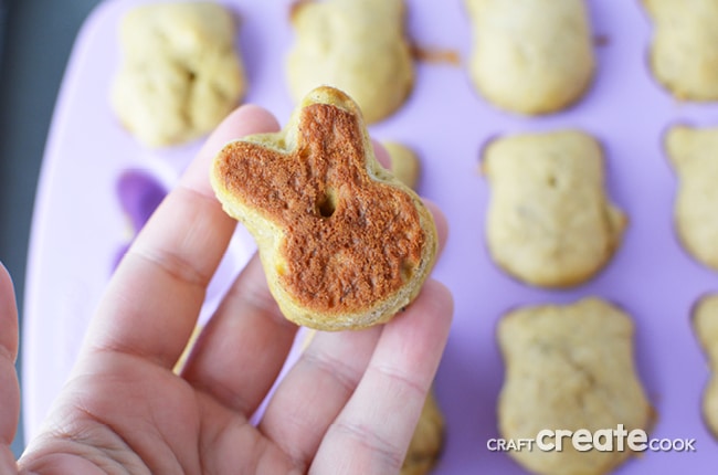 Perfect for lunch boxes or Sunday brunch, Easter bunny banana bread uses a traditional bread recipe in a cute pan!