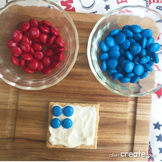 Your kids will love this easy and yummy Patriotic snack! 