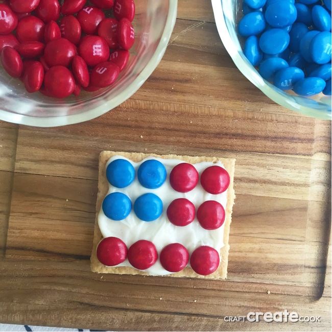 Your kids will love this easy and yummy Patriotic snack! 