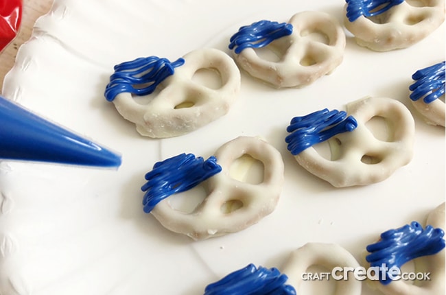 These 4th of July Pretzels are the perfect festive treat for a busy 4th of July day.