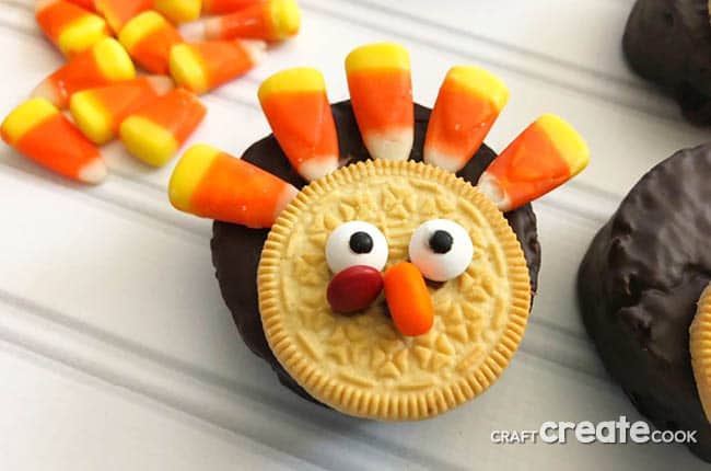 These No Bake Thanksgiving Turkey Treats are the perfect treat to make with the kids on Thanksgiving!