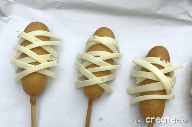 These easy & fun Halloween food ideas will have your guests howling for more!