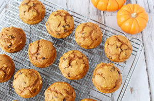 With only 6 ingredients, you cannot go wrong with these simple chocolate chip pumpkin muffins!
